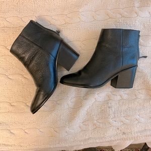 BANANA REPUBLIC black booties
